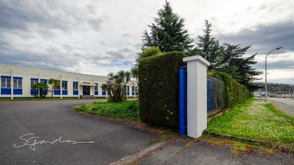 Dpt Pyrénées Atlantiques (64), à louer LONS (Banlieue de Pau) Bureau 430 m² + Parkings