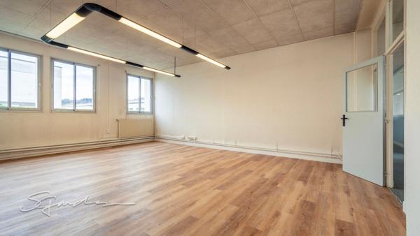 Dpt Pyrénées Atlantiques (64), à louer LONS (Banlieue de Pau) Bureau 430 m² + Parkings