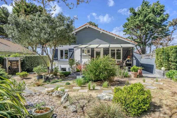 Ancienne maison de pêcheur sur le front de mer