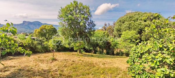 Terrain de 2 862 m²