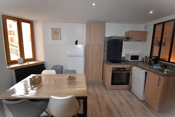 Charmant appartement T2 à la location meublée, moderne et chaleureux avec casier de rangement