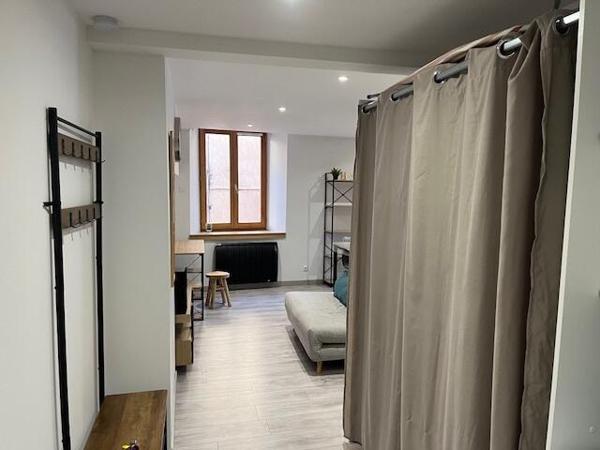 Charmant appartement T2 à la location meublée, moderne et chaleureux avec casier de rangement