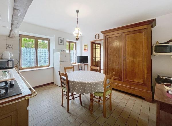 Maison familiale avec jardin à GRAY-LA-VILLE