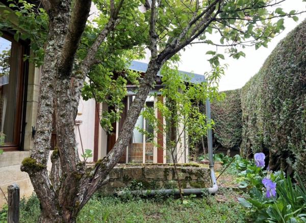 Maison familiale avec jardin à GRAY-LA-VILLE