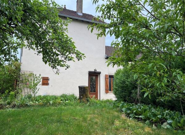Maison familiale avec jardin à GRAY-LA-VILLE