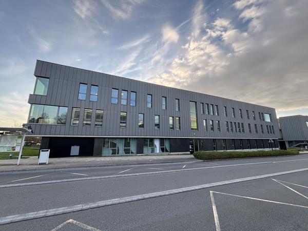 Bureaux à vendre ou à louer à Saint-Herblain avec parkings privatifs