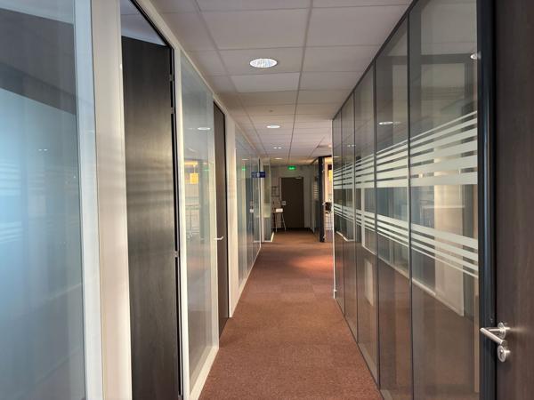 Bureaux à vendre ou à louer à Saint-Herblain avec parkings privatifs
