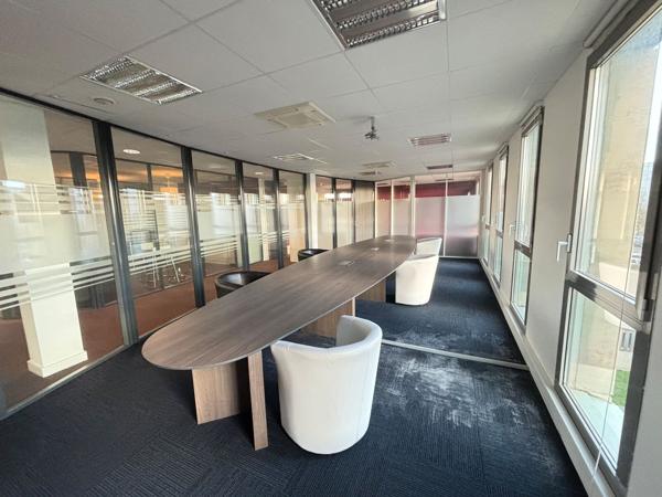 Bureaux à vendre ou à louer à Saint-Herblain avec parkings privatifs