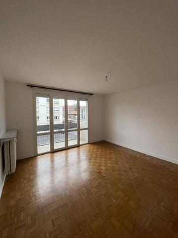 REF 12137 - RESIDENCE LE CHAMPAGNE - F3 AU 2EME ETAGE