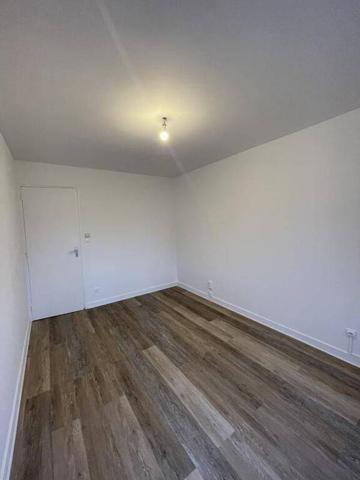 REF 12137 - RESIDENCE LE CHAMPAGNE - F3 AU 2EME ETAGE