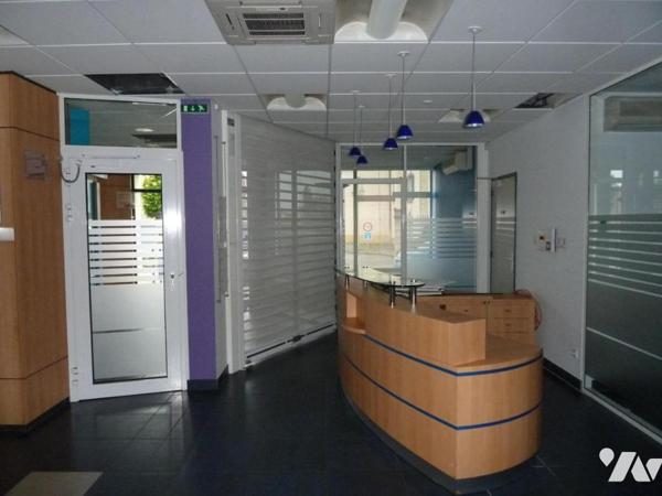 DELLE local commercial rue Saint Nicolas