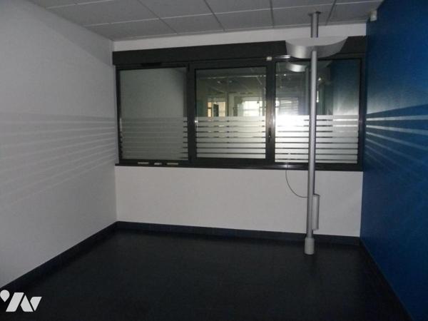 DELLE local commercial rue Saint Nicolas