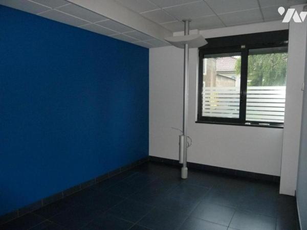 DELLE local commercial rue Saint Nicolas