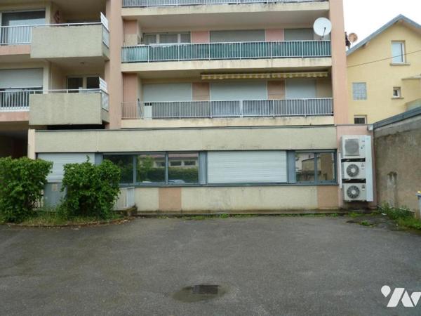 DELLE local commercial rue Saint Nicolas