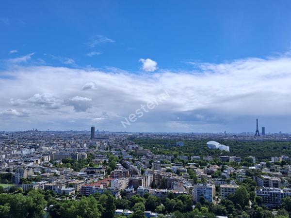 Puteaux Front de Seine 5 pièces de 137 m² avec loggia, cave et parking