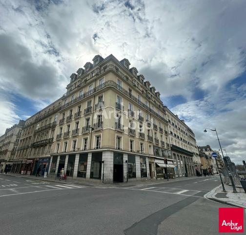 RENNES HYPER CENTRE - BUREAUX A LOUER - COURTE DURÉE