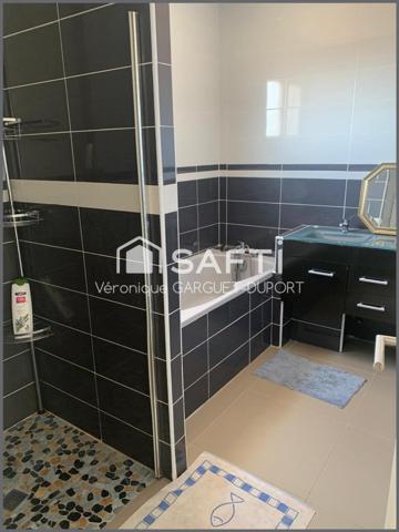 Villa récente, spacieuse, lumineuse avec nombreux stationnements