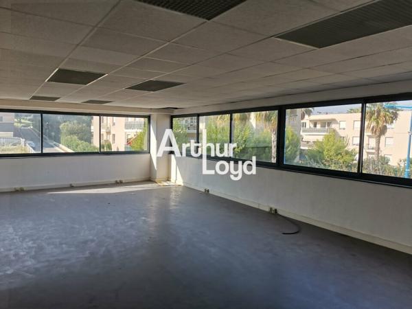 PLATEAU DE BUREAU EN OPEN SPACE DIVISIBLE