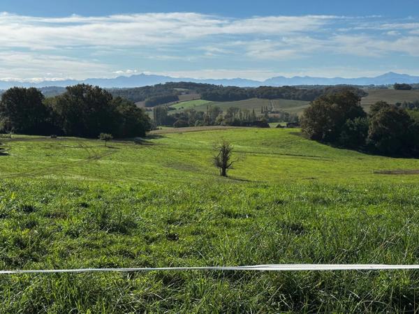 ORTHEZ TERRAIN CONSTRUCTIBLE AVEC VUE IMPRENABLE SUR LES PYRÉNÉES