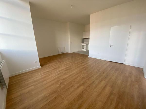 A LOUER : T1 à ROUBAIX • • 710 € CC • Réf. 866-A209