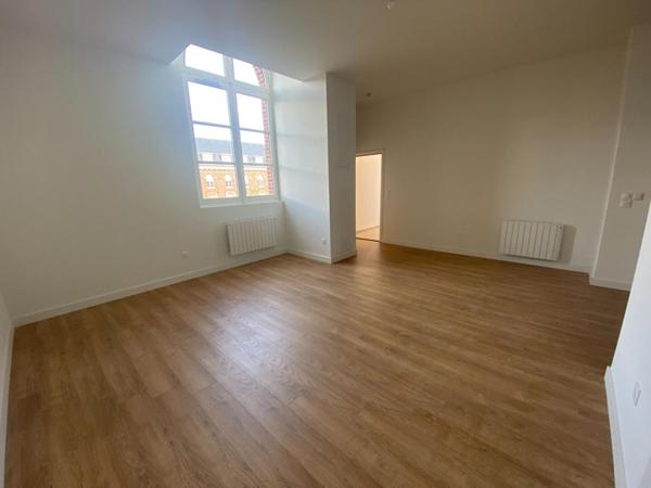 A LOUER : T1 à ROUBAIX • • 710 € CC • Réf. 866-A209