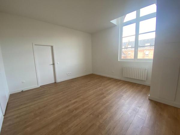 A LOUER : T1 à ROUBAIX • • 710 € CC • Réf. 866-A209