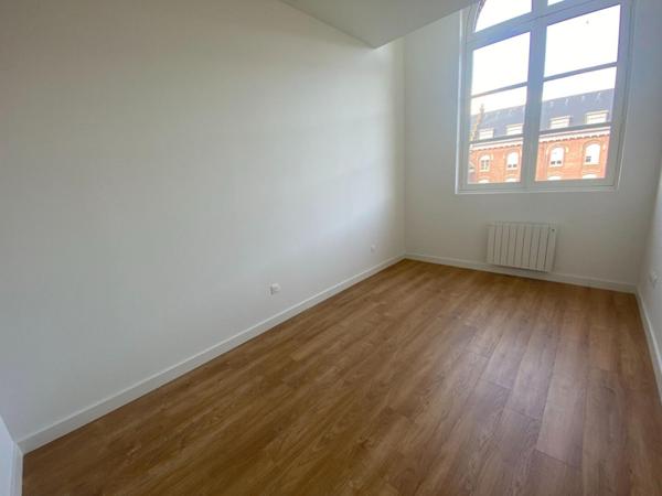 A LOUER : T1 à ROUBAIX • • 710 € CC • Réf. 866-A209