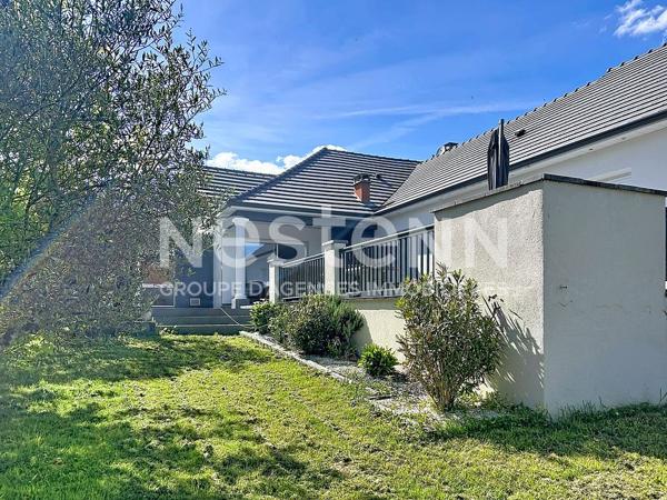 SOUS COMPROMIS - COSNAC superbe maison familiale de 245 M2 avec piscine intérieure, grand terrain et hangar  - Double Garage