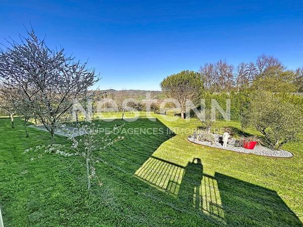 SOUS COMPROMIS - COSNAC superbe maison familiale de 245 M2 avec piscine intérieure, grand terrain et hangar  - Double Garage