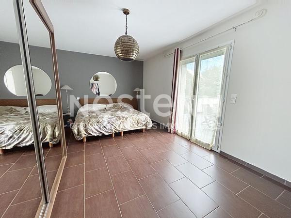 SOUS COMPROMIS - COSNAC superbe maison familiale de 245 M2 avec piscine intérieure, grand terrain et hangar  - Double Garage