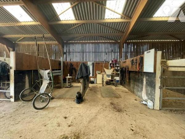 Nouveau " chez des Notaires à Mes côtés" UN CENTRE D'ENTRAINEMENT  POUR  CHEVAUX sur un ensembl...