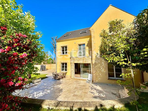 Nestenn Igny - Maison familiale de Prestige lumineuse de 250m², Secteur Palaiseau/Pileu, 6 chambres, bureau, double séjour avec accès terrasse/jardin, garage, sous-sol total, proche des commerces et transports