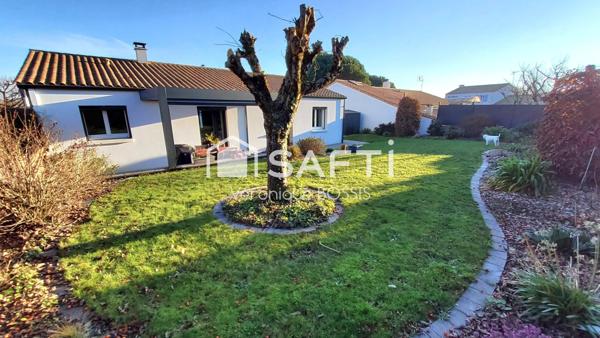 Maison de plain-pied impeccable de 86m2 – proche bourg, à 290 m des commerces de Mouilleron-le-Captif