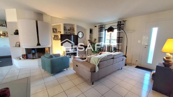 Maison de plain-pied impeccable de 86m2 – proche bourg, à 290 m des commerces de Mouilleron-le-Captif