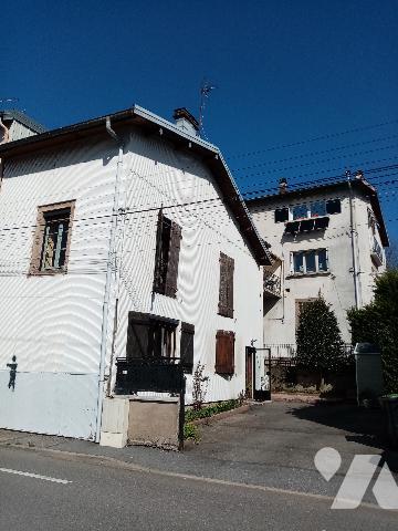 maison de village mitoyenne de 80 m² , avec cour, l'ensemble sur un terrain de 128 m²