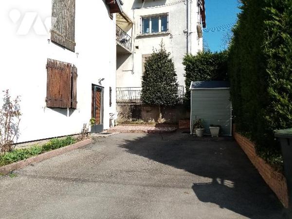 maison de village mitoyenne de 80 m² , avec cour, l'ensemble sur un terrain de 128 m²