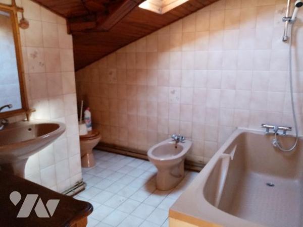 maison de village mitoyenne de 80 m² , avec cour, l'ensemble sur un terrain de 128 m²