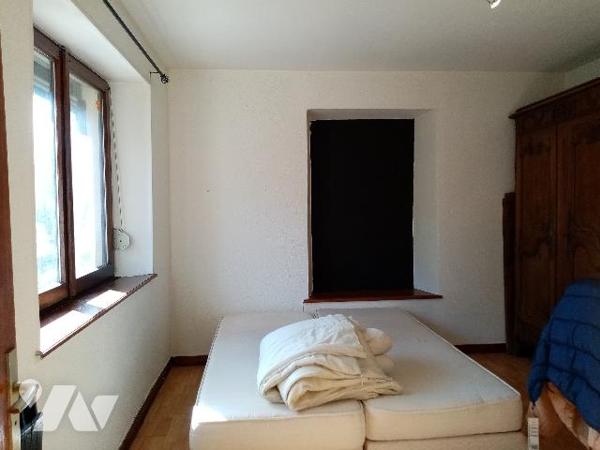 maison de village mitoyenne de 80 m² , avec cour, l'ensemble sur un terrain de 128 m²
