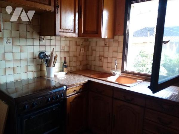 maison de village mitoyenne de 80 m² , avec cour, l'ensemble sur un terrain de 128 m²
