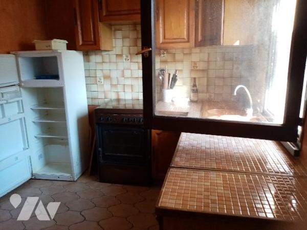 maison de village mitoyenne de 80 m² , avec cour, l'ensemble sur un terrain de 128 m²