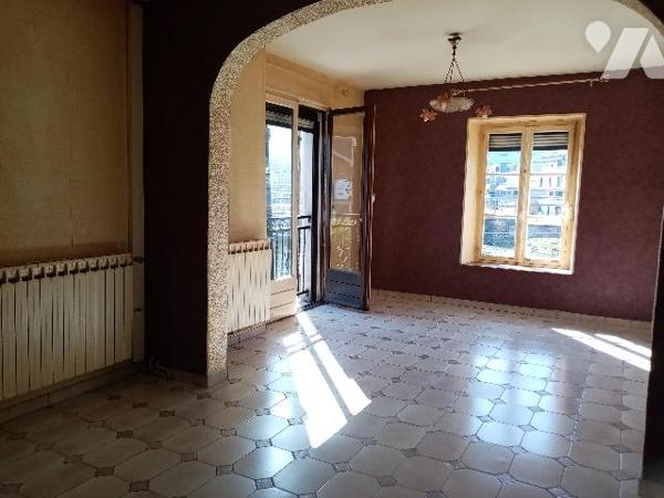 maison de village mitoyenne de 80 m² , avec cour, l'ensemble sur un terrain de 128 m²