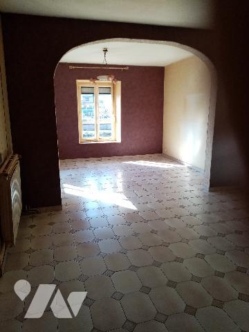 maison de village mitoyenne de 80 m² , avec cour, l'ensemble sur un terrain de 128 m²