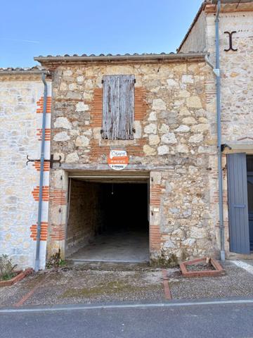 Bâtiment à usage de remise avec jardin, proche des commodités