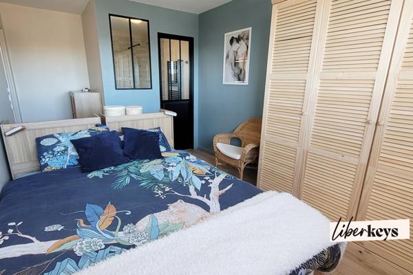 Superbe appartement rénové en dernier étage - à côté du tram T2 - centre ville Saint-Priest 