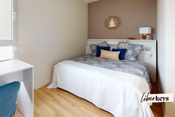 Superbe appartement rénové en dernier étage - à côté du tram T2 - centre ville Saint-Priest 