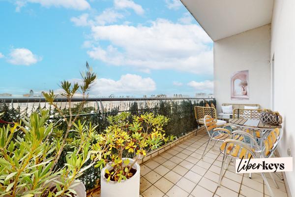 Superbe appartement rénové en dernier étage - à côté du tram T2 - centre ville Saint-Priest 