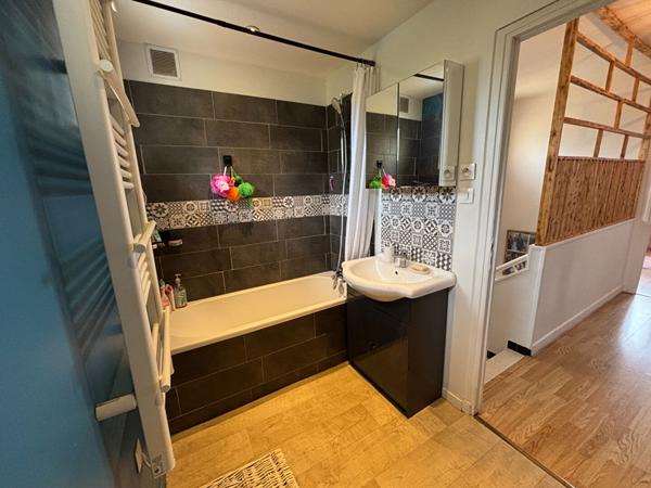 CARCASSONNE, maison rénovée avec jardin et garage