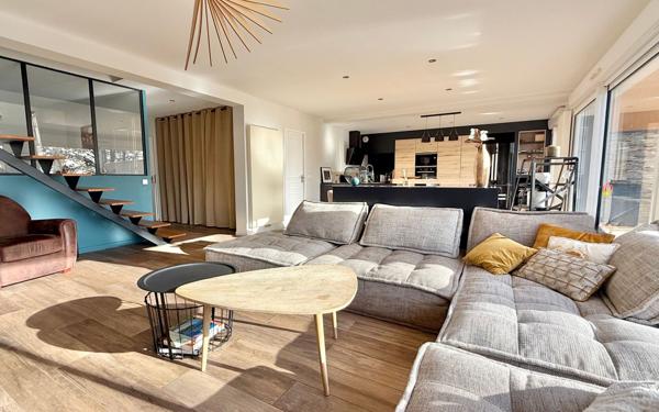 Maison à vendre    6 pièces • 165,30 m2 La Ville-du-Bois