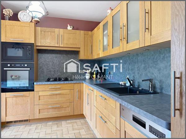 Sur la commune d'Asnières, à seulement 3 km du bourg de Moyaux et de ses commerces de proximité, laissez-vous séduire par ce charmant pavillon parfaitement entretenu, sur sous-sol complet.