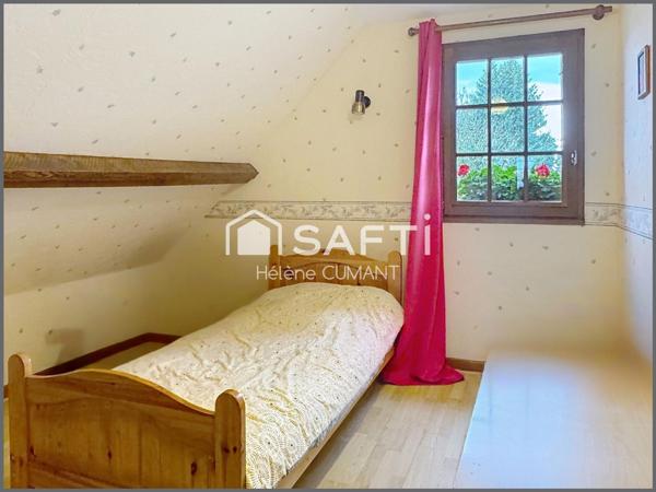 Sur la commune d'Asnières, à seulement 3 km du bourg de Moyaux et de ses commerces de proximité, laissez-vous séduire par ce charmant pavillon parfaitement entretenu, sur sous-sol complet.